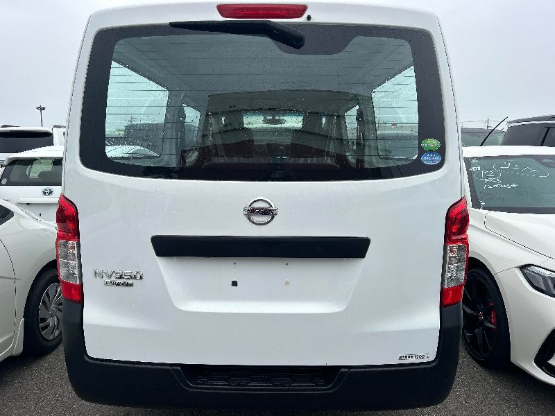  31854  NISSAN CARAVAN  2018  