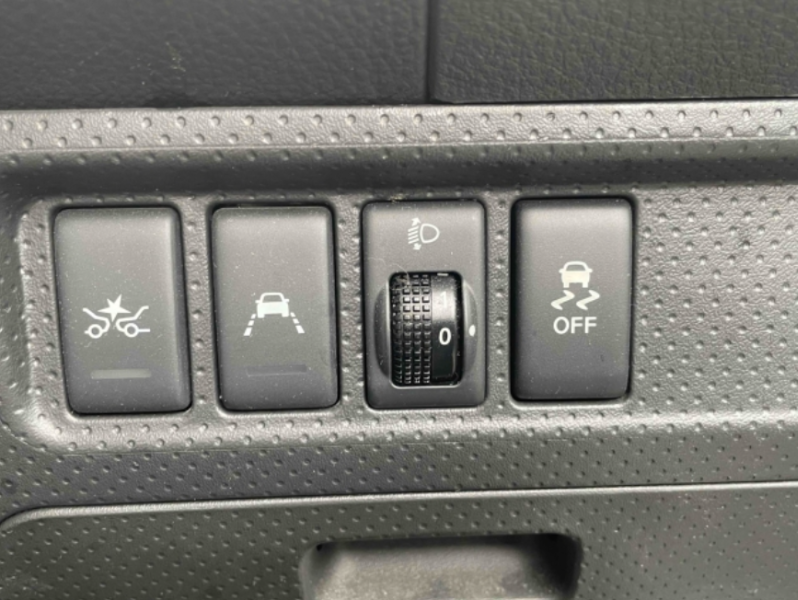  31920  NISSAN AD  2018  