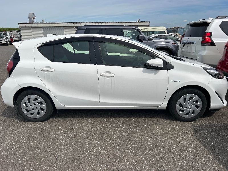  31944  TOYOTA AQUA  2018  