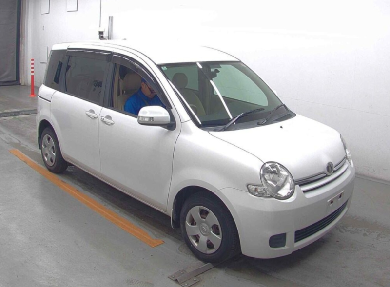  31960  TOYOTA SIENTA  2010 