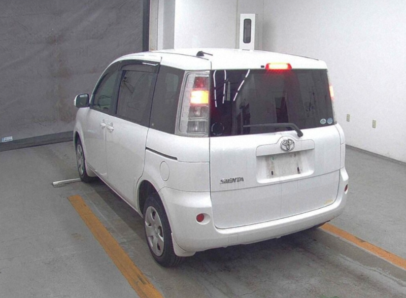  31960  TOYOTA SIENTA  2010  