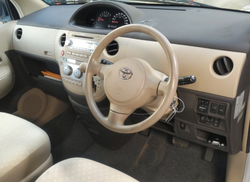 31960  TOYOTA SIENTA  2010  