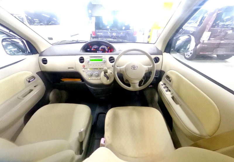  31960  TOYOTA SIENTA  2010  