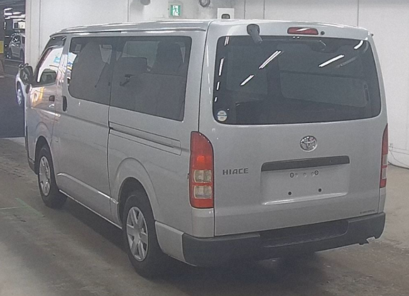  31992  TOYOTA HIACE  2010  