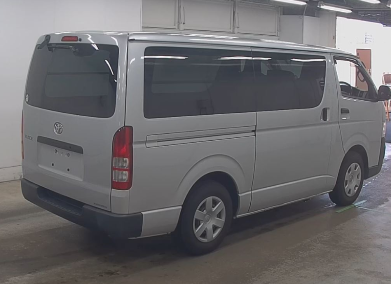  31992  TOYOTA HIACE  2010  