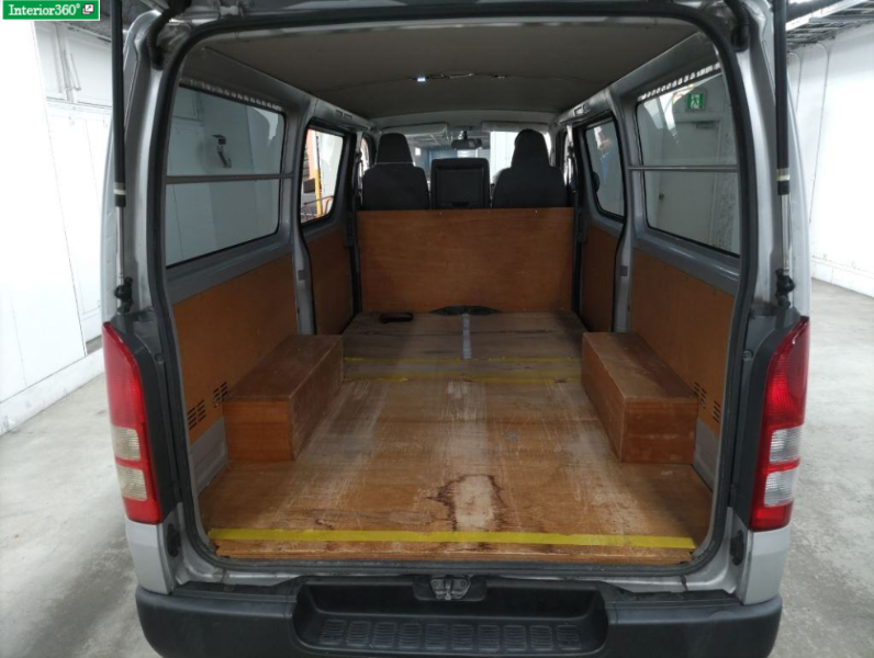  31992  TOYOTA HIACE  2010  