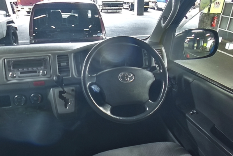  31992  TOYOTA HIACE  2010  