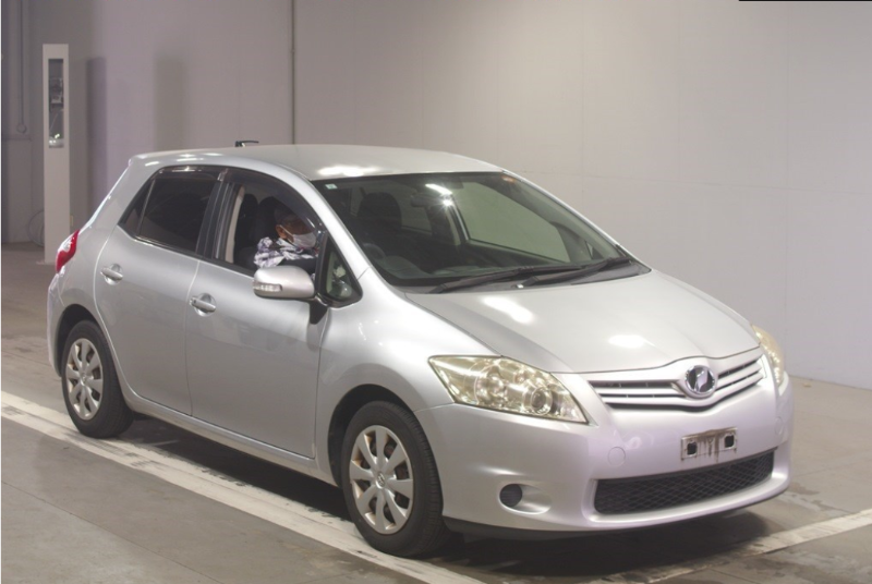  32004  TOYOTA AURIS  2011 