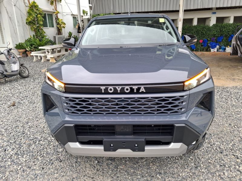  32015  TOYOTA HILUX TRAVO SMART CAB  2026  