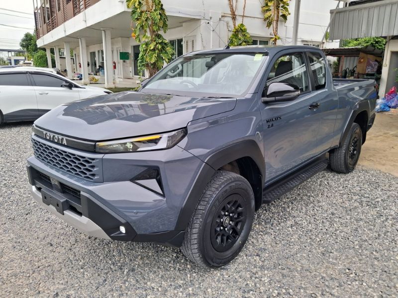  32015  TOYOTA HILUX TRAVO SMART CAB  2026 