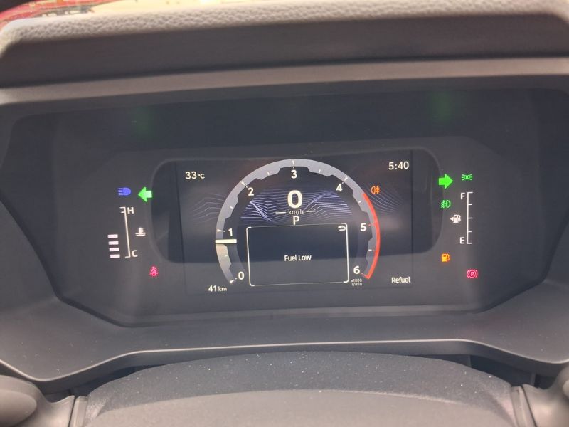  32015  TOYOTA HILUX TRAVO SMART CAB  2026  