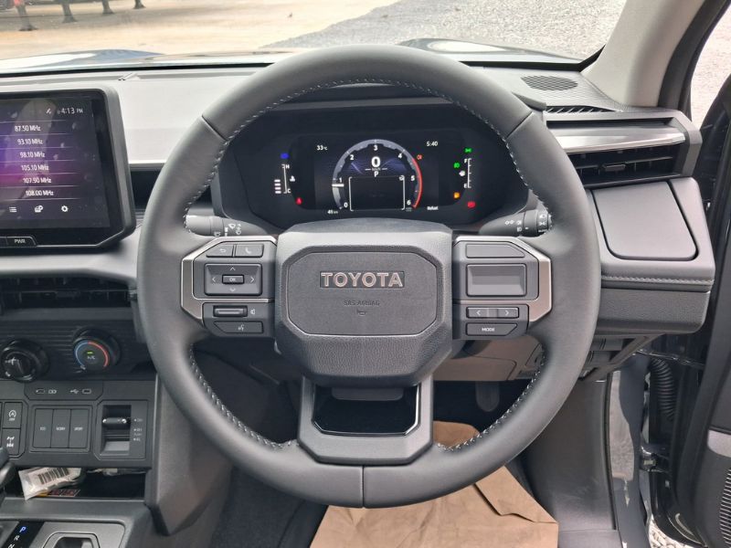  32015  TOYOTA HILUX TRAVO SMART CAB  2026  