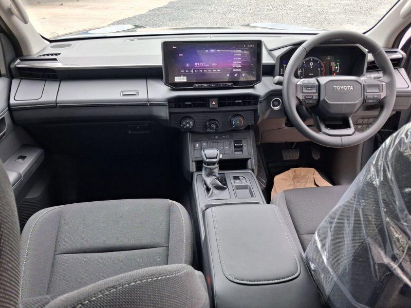  32015  TOYOTA HILUX TRAVO SMART CAB  2026  