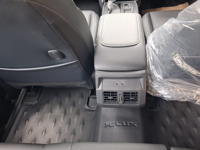  32016  TOYOTA HILUX TRAVO DOUBLE CAB  2026  