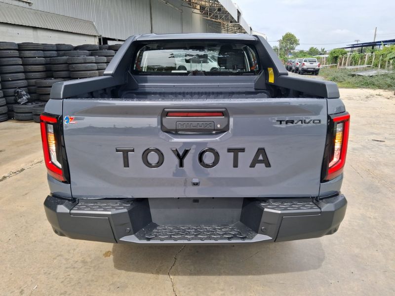  32017  TOYOTA HILUX TRAVO DOUBLE CAB  2026  