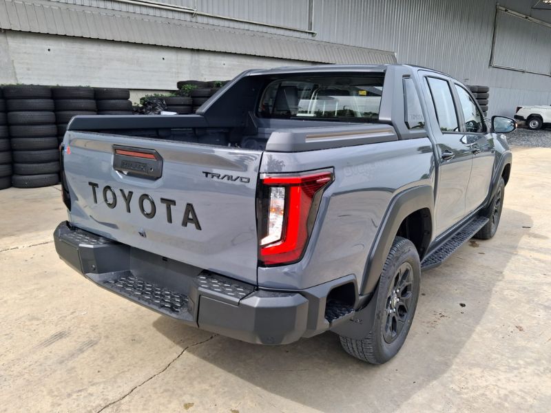  32017  TOYOTA HILUX TRAVO DOUBLE CAB  2026  