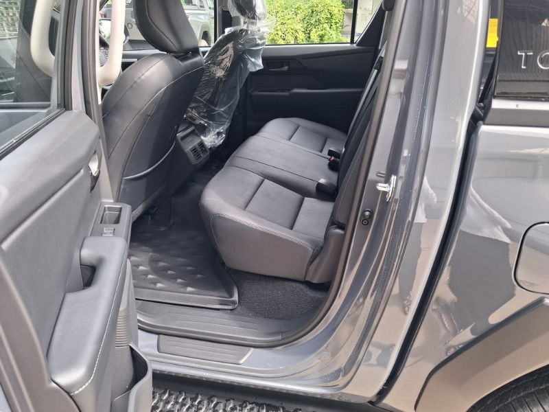  32017  TOYOTA HILUX TRAVO DOUBLE CAB  2026  