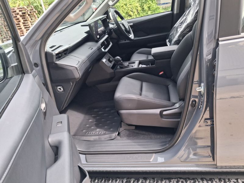  32017  TOYOTA HILUX TRAVO DOUBLE CAB  2026  