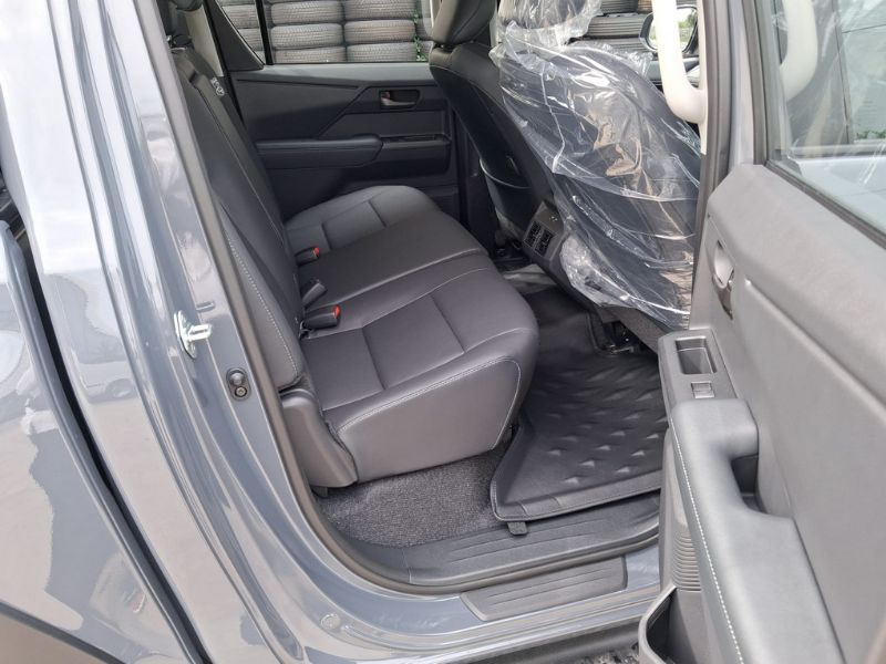  32017  TOYOTA HILUX TRAVO DOUBLE CAB  2026  
