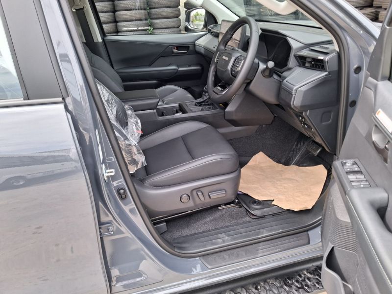  32017  TOYOTA HILUX TRAVO DOUBLE CAB  2026  