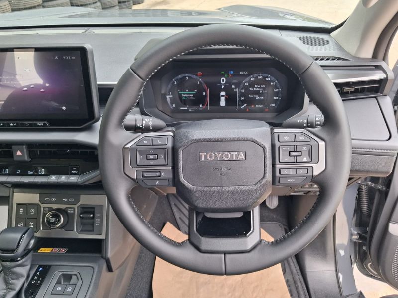  32017  TOYOTA HILUX TRAVO DOUBLE CAB  2026  