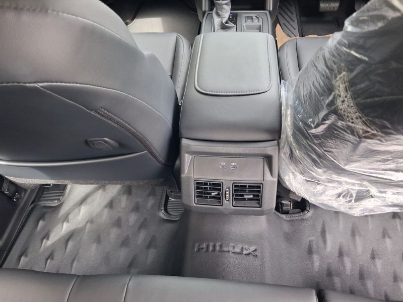  32017  TOYOTA HILUX TRAVO DOUBLE CAB  2026  