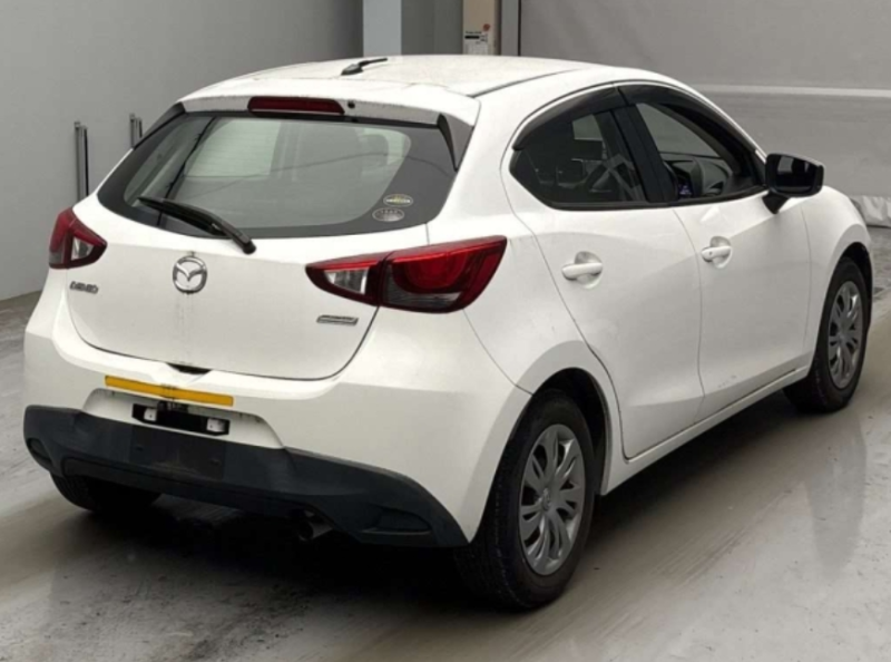  32023  MAZDA DEMIO  2017  