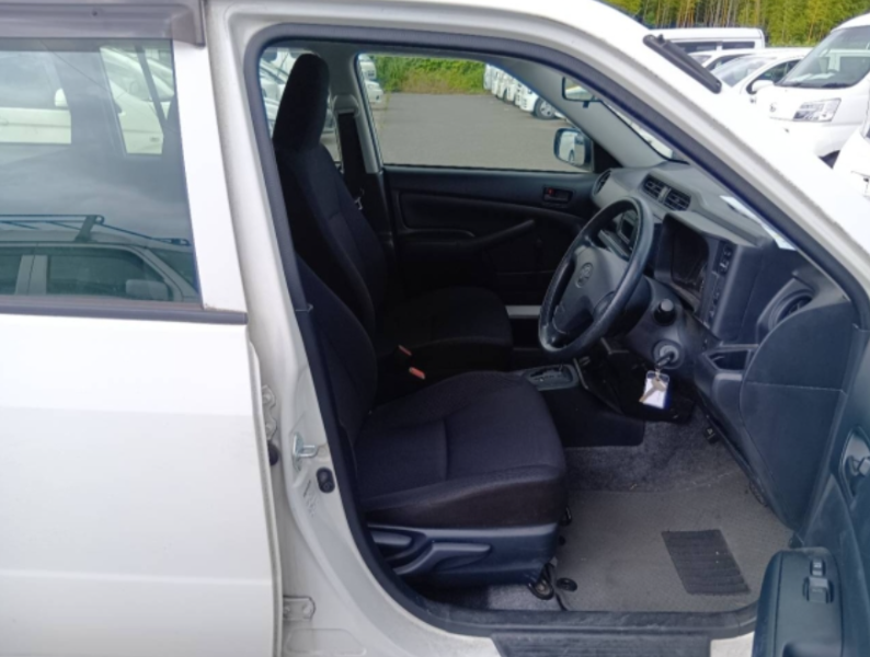  32028  TOYOTA PROBOX VAN  2017  
