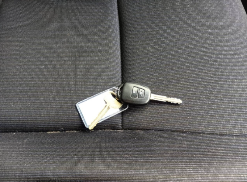  32028  TOYOTA PROBOX VAN  2017  