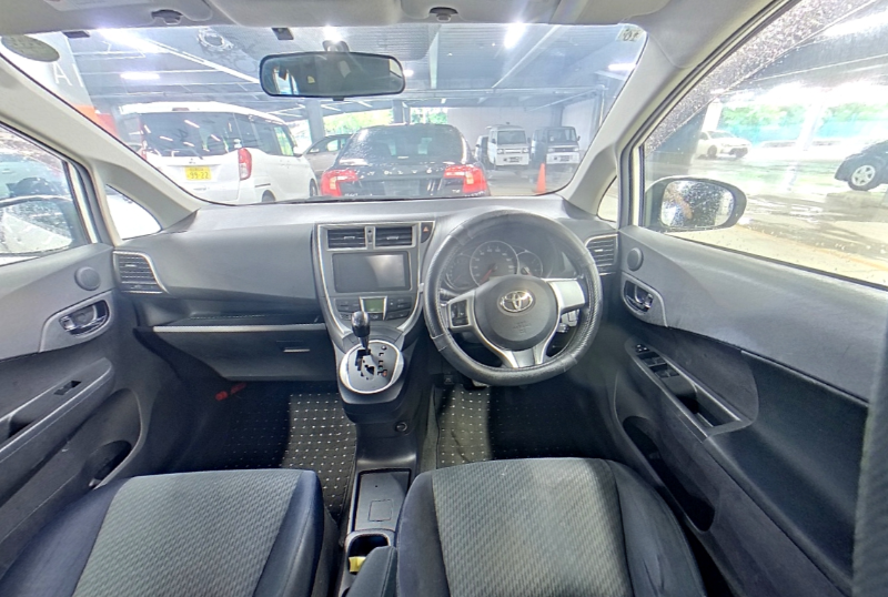  32047  TOYOTA RACTIS  2011  
