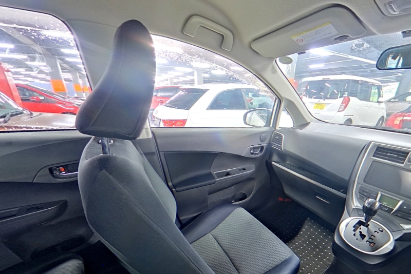  32047  TOYOTA RACTIS  2011  