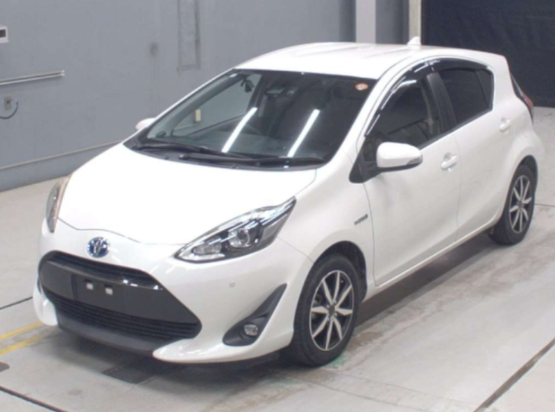  32048  TOYOTA AQUA  2018 