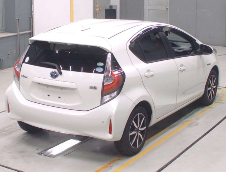  32048  TOYOTA AQUA  2018  