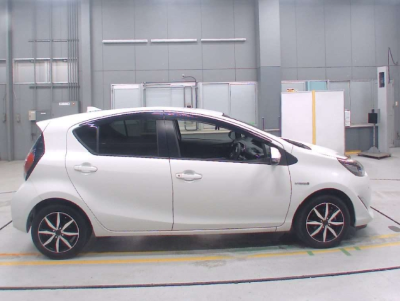  32048  TOYOTA AQUA  2018  