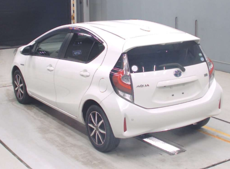  32048  TOYOTA AQUA  2018  