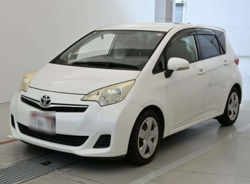  32049  TOYOTA RACTIS  2013 