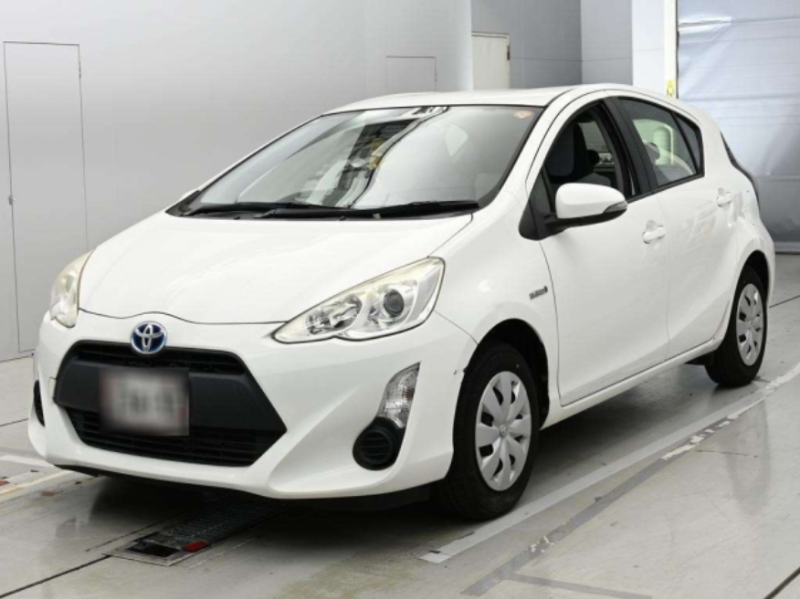  32050  TOYOTA AQUA  2017 