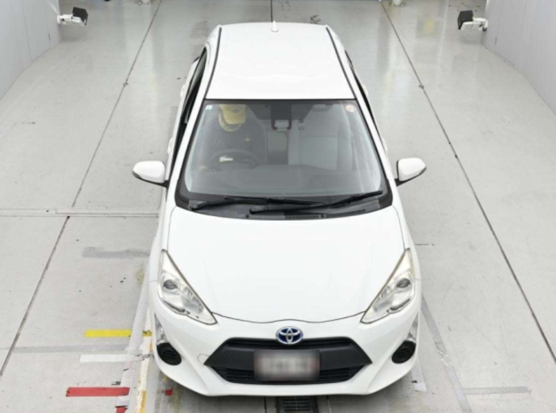  32050  TOYOTA AQUA  2017  
