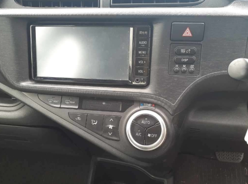  32050  TOYOTA AQUA  2017  