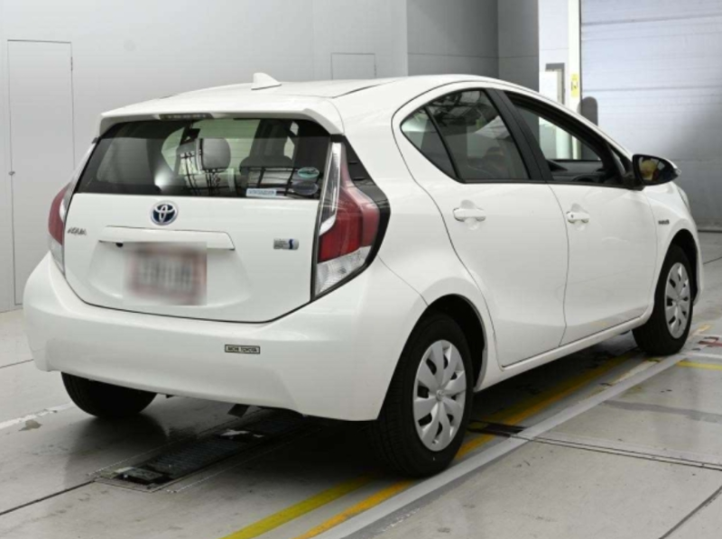  32051  TOYOTA AQUA  2017  