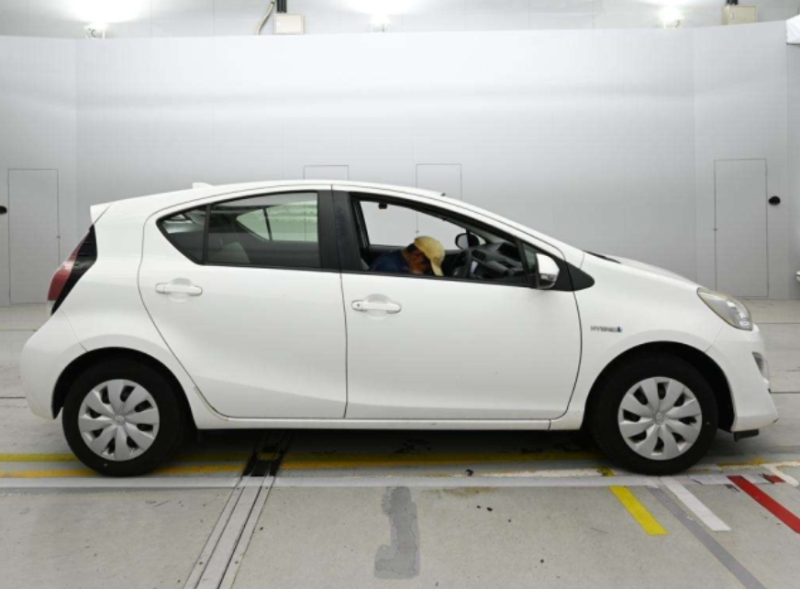  32051  TOYOTA AQUA  2017  