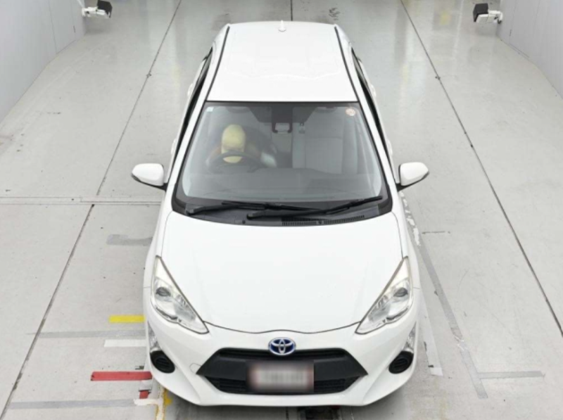  32051  TOYOTA AQUA  2017  