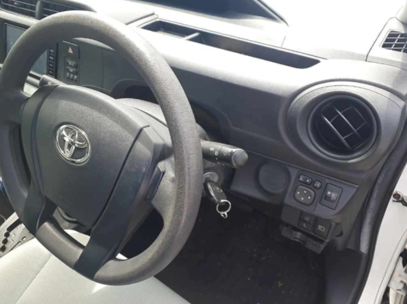  32051  TOYOTA AQUA  2017  