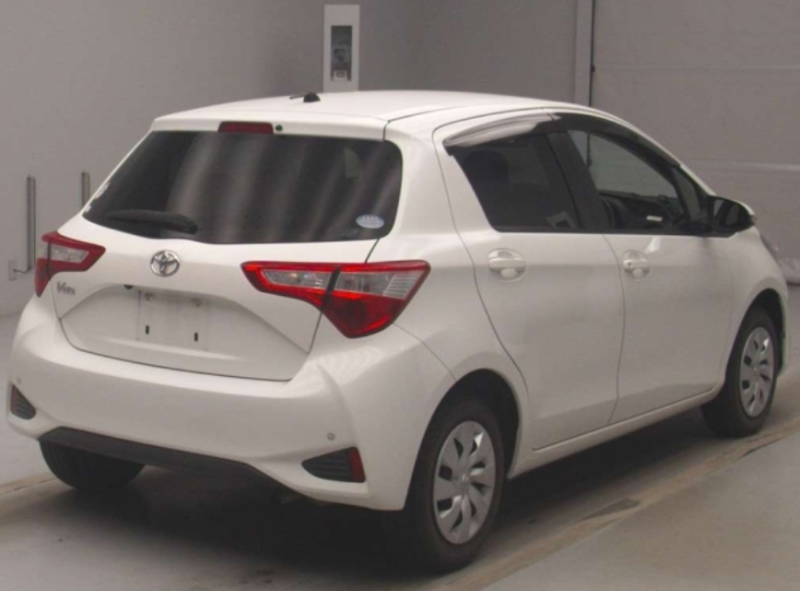  32056  TOYOTA VITZ  2018  