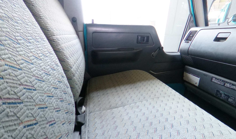  32060  TOYOTA DYNA  2000  
