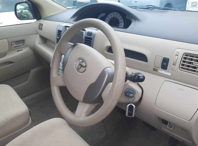  32109  TOYOTA RAUM  2007  