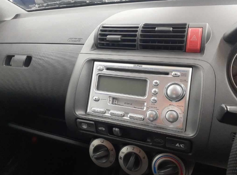  32112  HONDA FIT  2006  