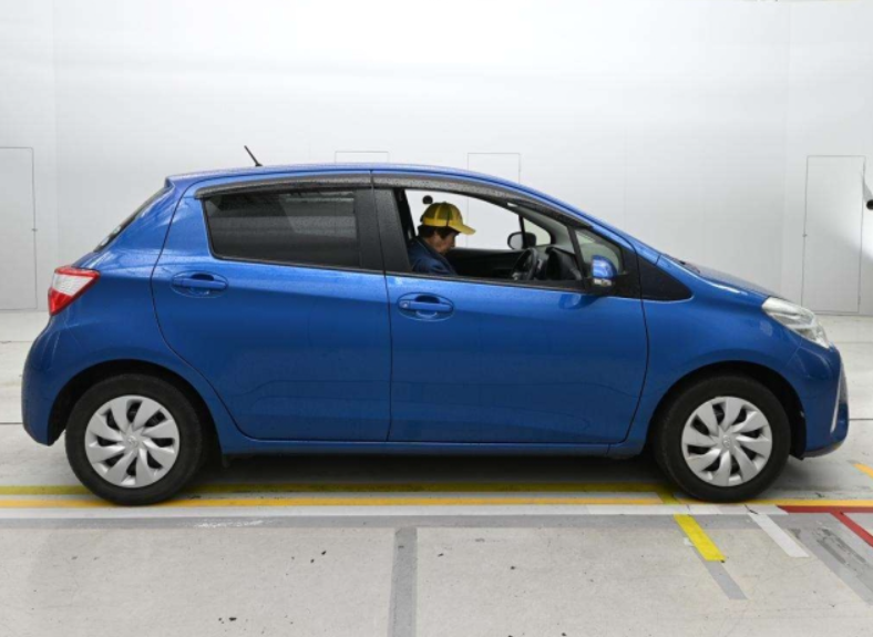  32115  TOYOTA VITZ  2017  