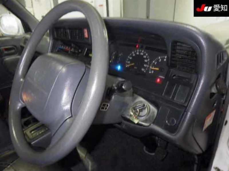 32124  TOYOTA HIACE  2001  