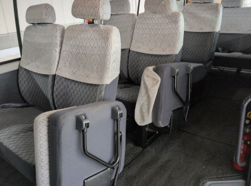 32141  TOYOTA HIACE COMUTER  2004  